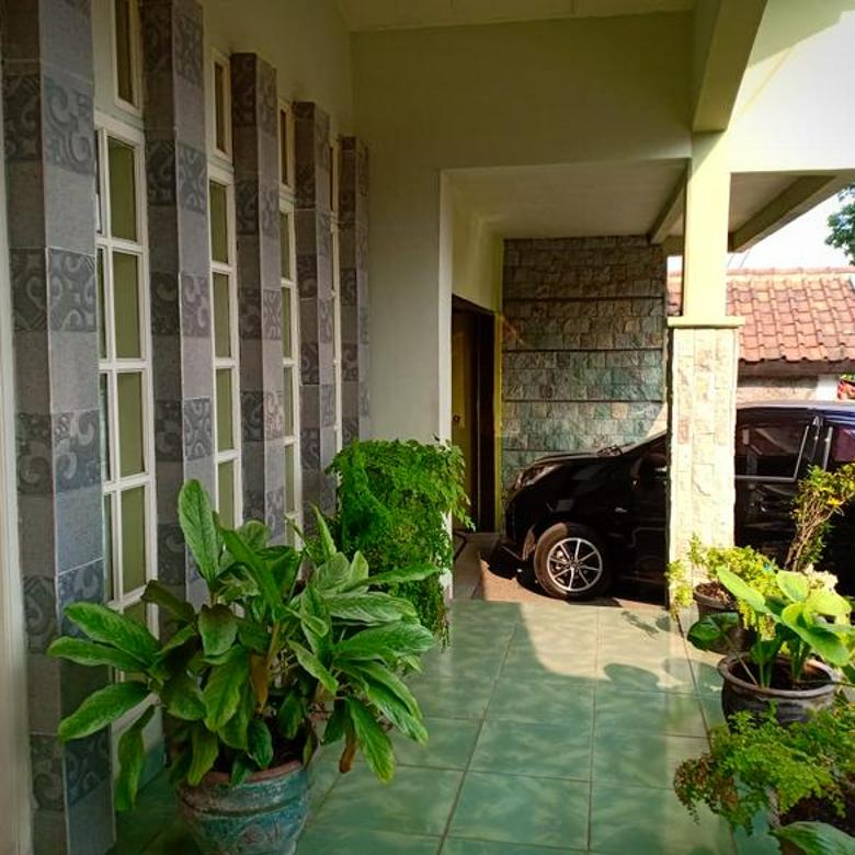 Rumah 3 Lantai Bagus Semi Furnished Sertifikat Hak Milik di Jl. Padasuka, Bandung
