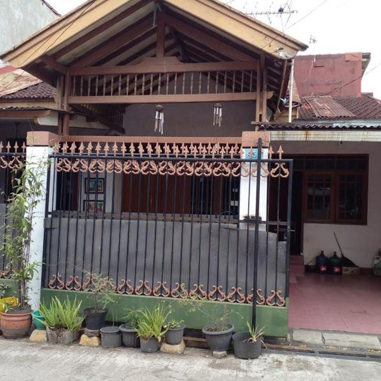 Rumah Bagus Semi Furnished Sertifikat Hak Milik di Jl. Cibaduyut, Bandung