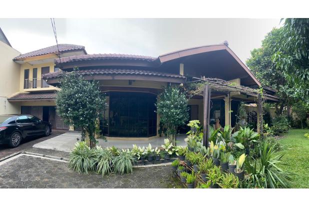 Rumah Lama dengan Bangunan Kokoh dan Halaman Luas @Jl Kesehatan, Bintaro