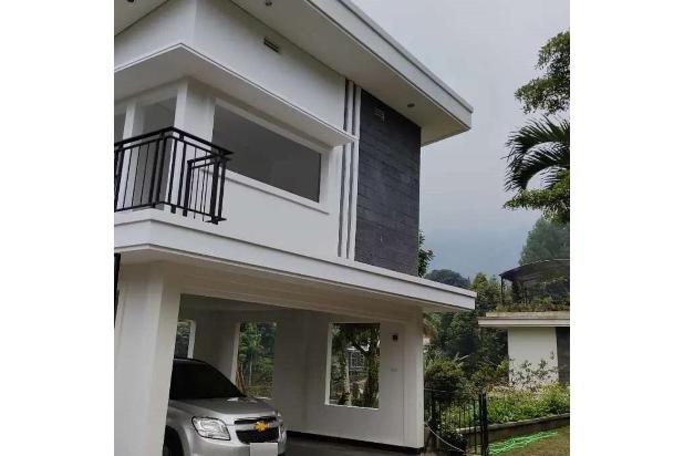 Villa Terawat dengan kolam renang di Cilember Cisarua Bogor