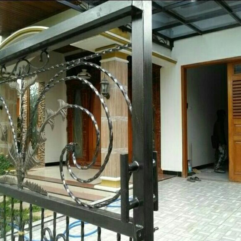  Rumah  Mewah  2  Lantai  Ornamen Kayu  Jati Berkualitas Solo Baru