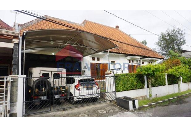 Rumah Bergaya Klasik Lahan Luas Perum Taman Sulfat Kota Malang