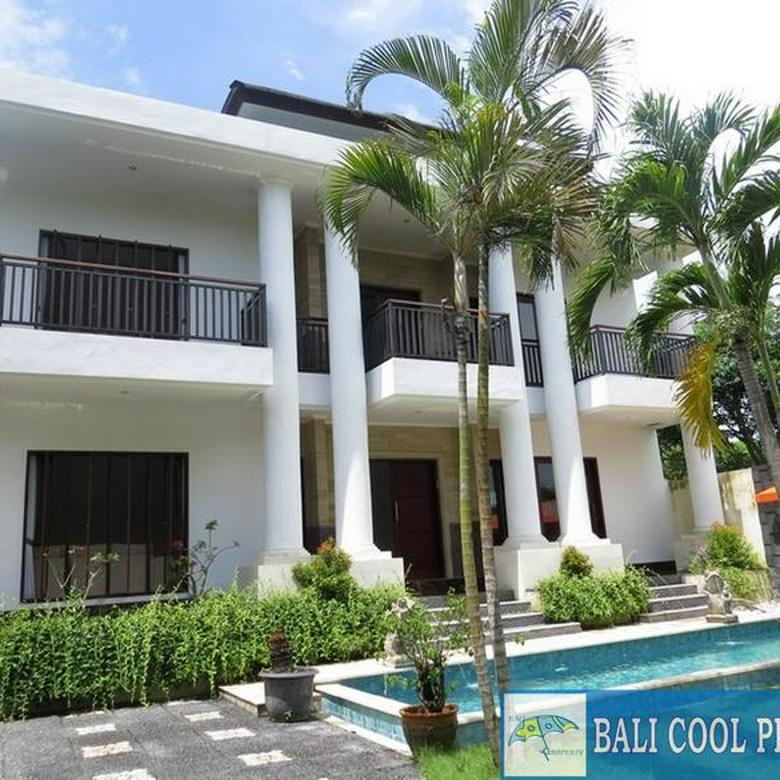 R905 - Family Villa 4 kamar yang sangat luas di area Jimbaran