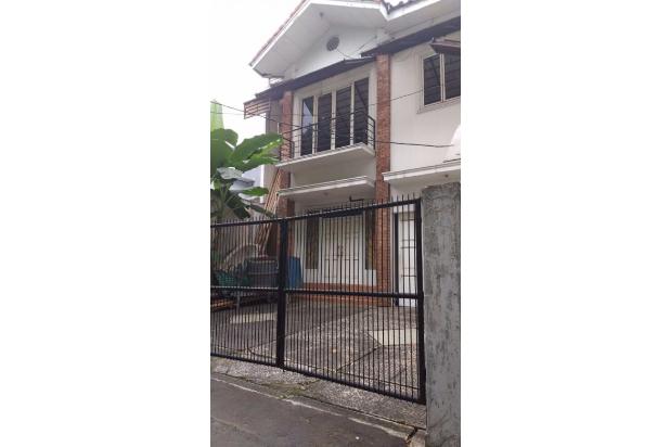 Rumah Dengan Kolam Renang Kolonie Residence, Jakarta Selatan