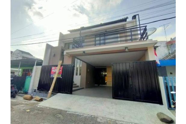 Rumah 2 Lantai Bagus Sekali Semi Furnished SHM di Jl Ikan Paus, Malang