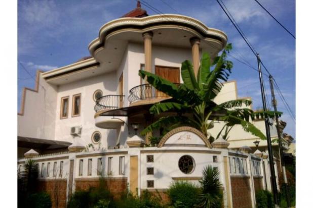  Rumah  Dijual hook hadap  Timur  Laut  2 lantai Surabaya 