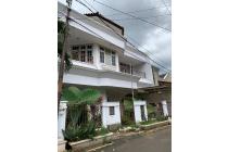 Rumah siap huni di perumahan Auri permai Jatiwaringin Jakarta timur