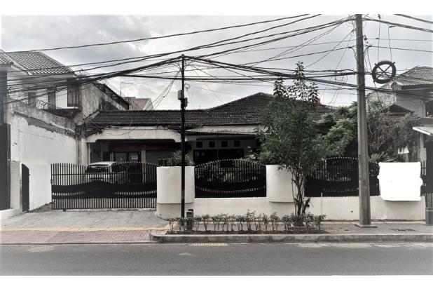 Rumah Klasik di Depan Tebet Eco Park Jakarta Selatan