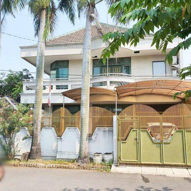 Rumah Cantik 2,5 Lantai Sangat Terawat Posisi Hoek di Taman Kota