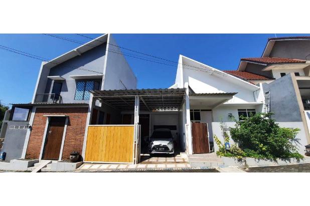 Rumah 2 Lantai Bagus Semi Furnished SHM di Perumahan Pandawangi Green Park, Malang