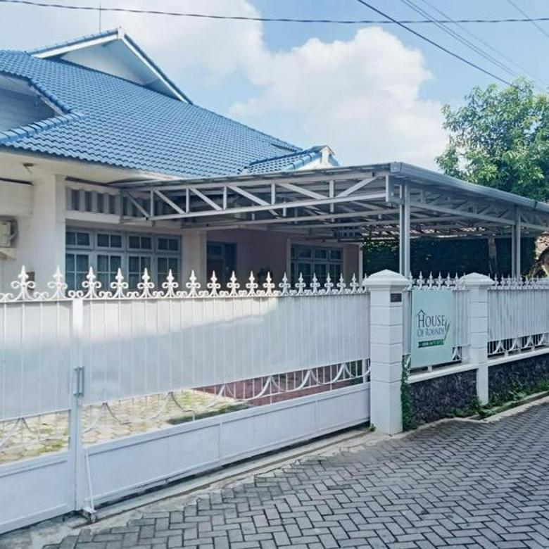 Rt. Rumah Besar Berlahan Luas Dekat Jl. Kaliurang Sleman.