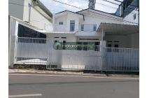 Rumah Lux di Main Road Cigadung, Baru Renovasi, Bagus Untuk Kantor/ Usaha