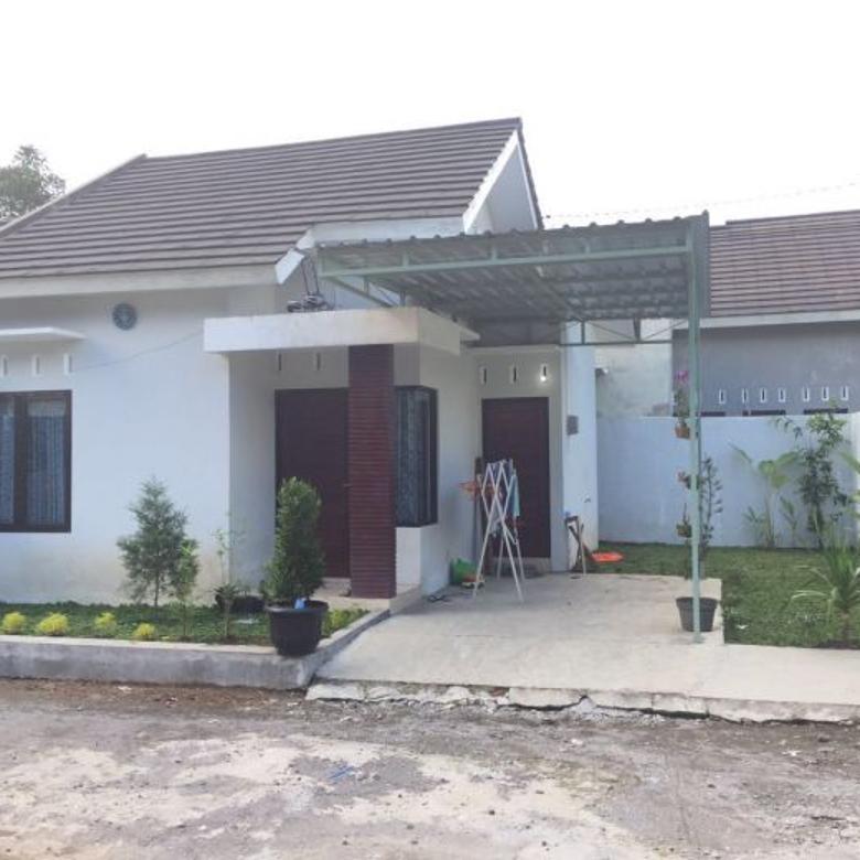 Dijual Rumah Murah Desain Modern Pinggir Jalan Aspal di Jl 