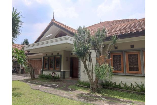 RARE ASSET! RUMAH LUXURY, MODERN DAN NYAMAN! BEST VIEW! Rumah Modern dan Nyaman 3 Lantai di Dago Pakar, Bandung