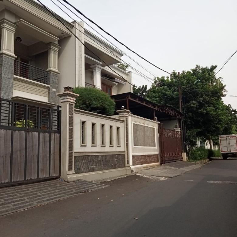 Rumah Cantik asri & nyaman di komplek duren sawit Jakarta timur