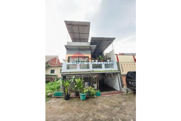 Rumah 3 Lantai Bagus di Ronggolawe Singosari, Malang