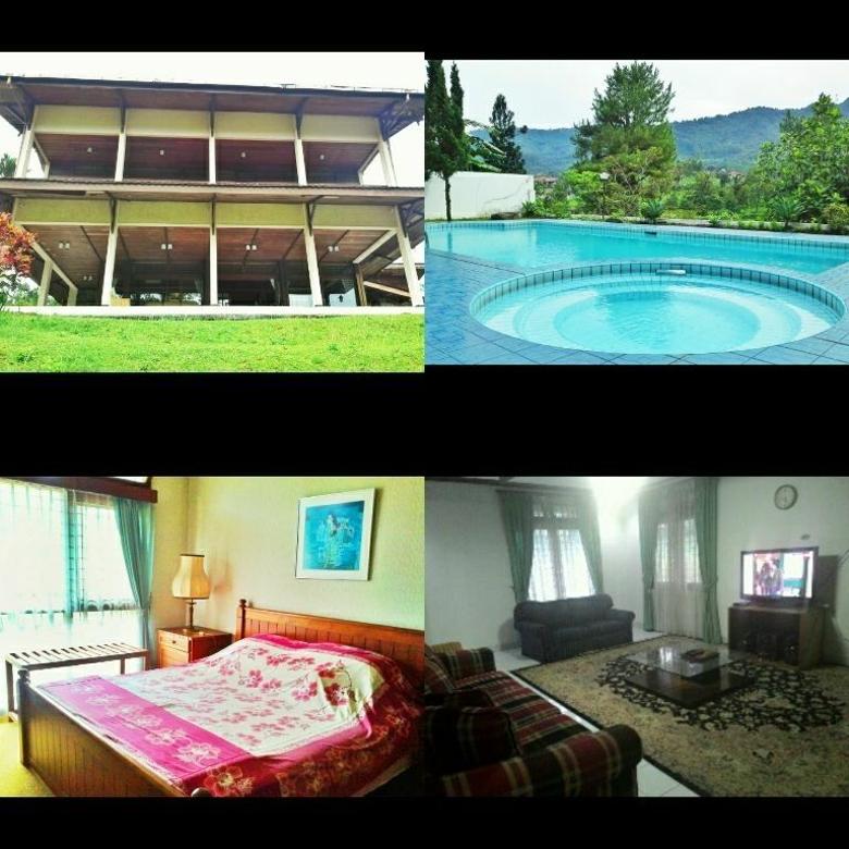 Villa Cisarua Puncak Bogor 6 Kamar Tidur Kolam Renang