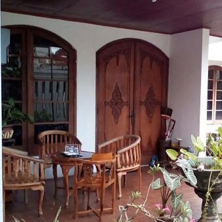  Rumah  Lokasi Mewah  Di Manyar  Tirtoyoso